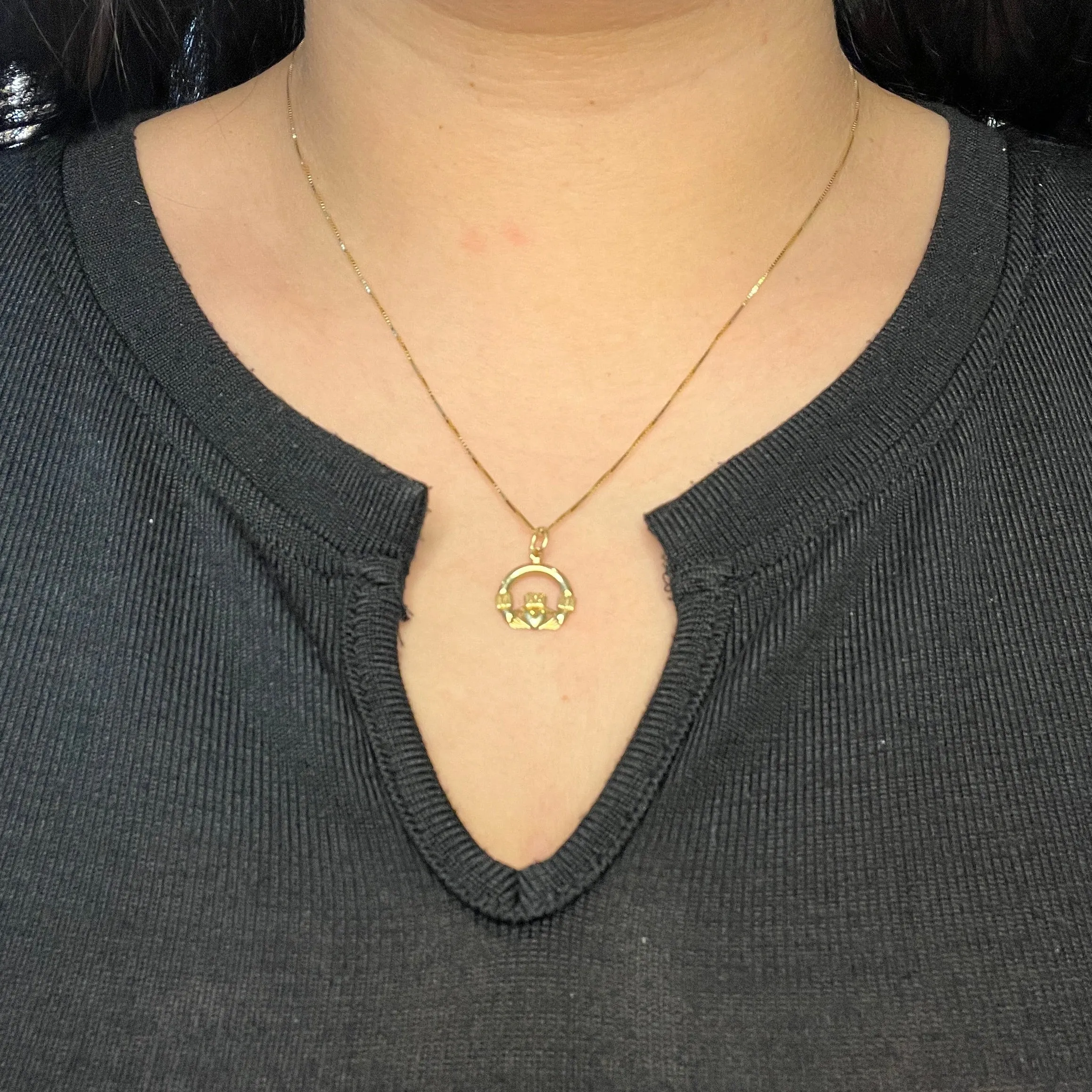 10K Yellow Gold Polished Claddagh Pendant