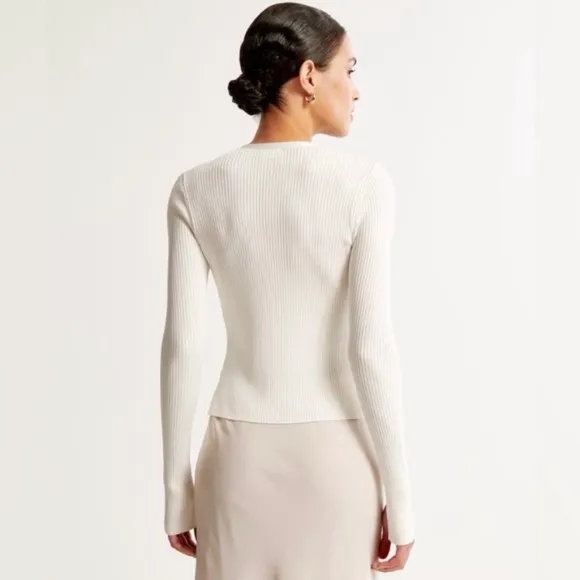 Abercrombie &amp; Fitch • Glossy slim white cardigan