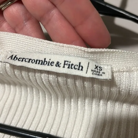 Abercrombie &amp; Fitch • Glossy slim white cardigan