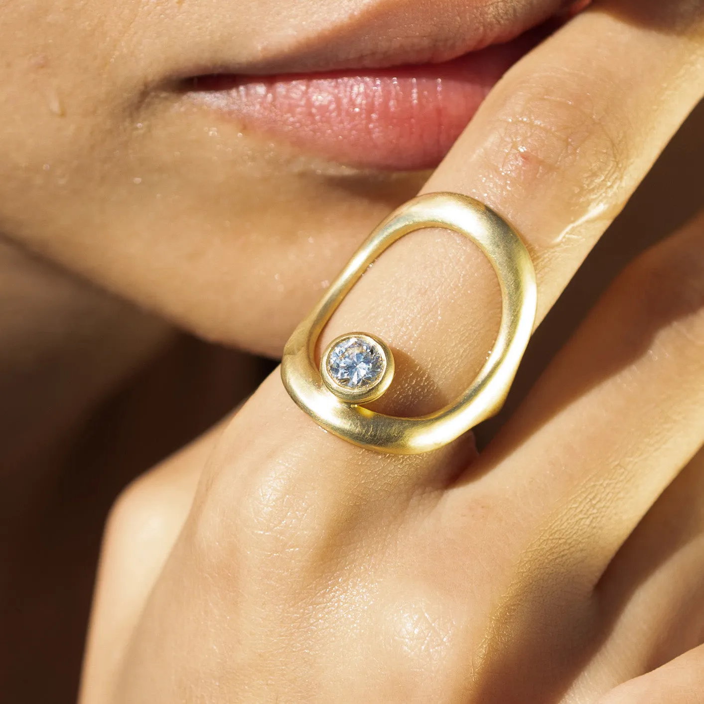 Bold Diamond Continuity Ring