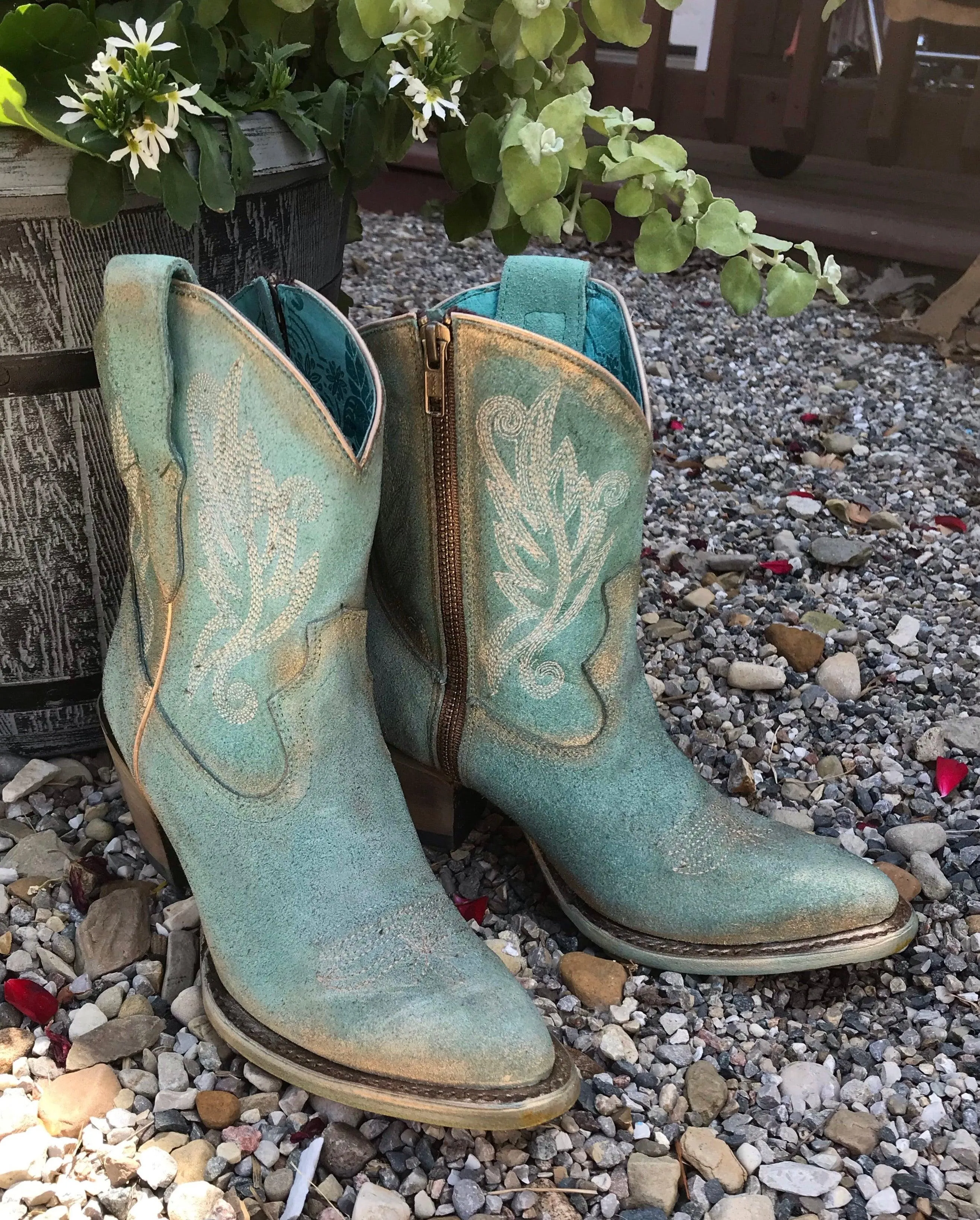 Corral Women's Mint J Toe Ankle Shortie Cowgirl Boots with Zipper A4256