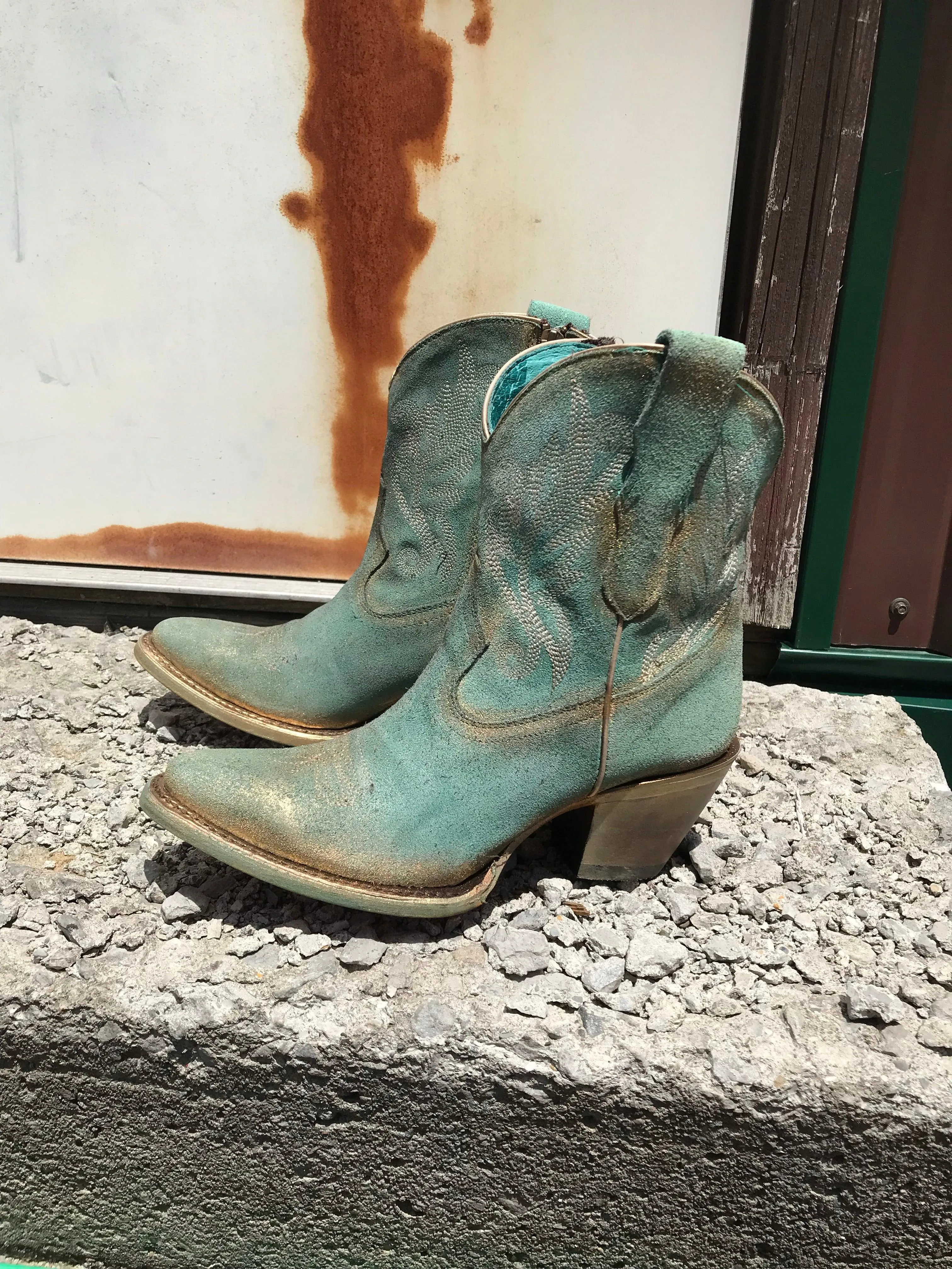 Corral Women's Mint J Toe Ankle Shortie Cowgirl Boots with Zipper A4256
