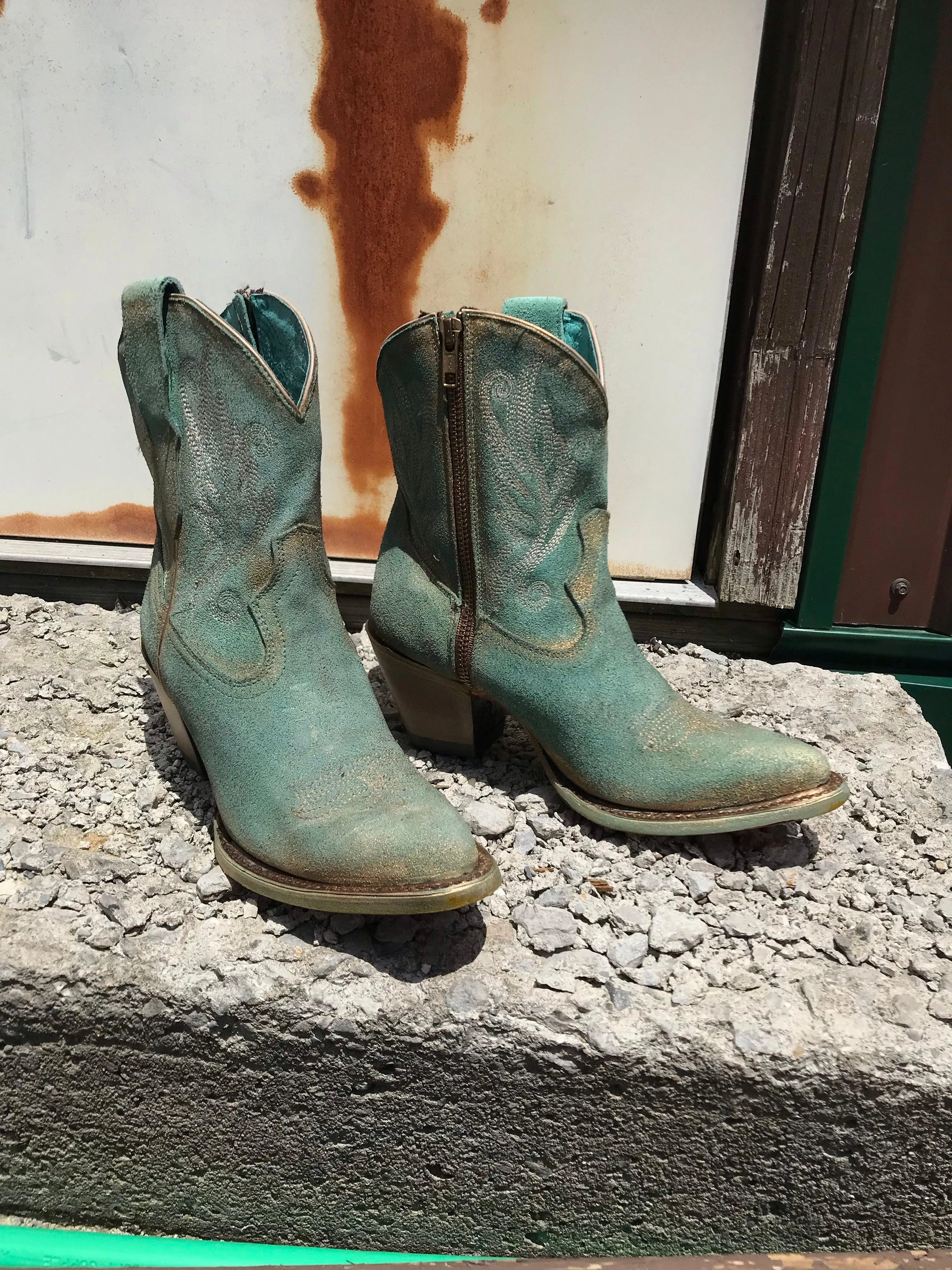 Corral Women's Mint J Toe Ankle Shortie Cowgirl Boots with Zipper A4256