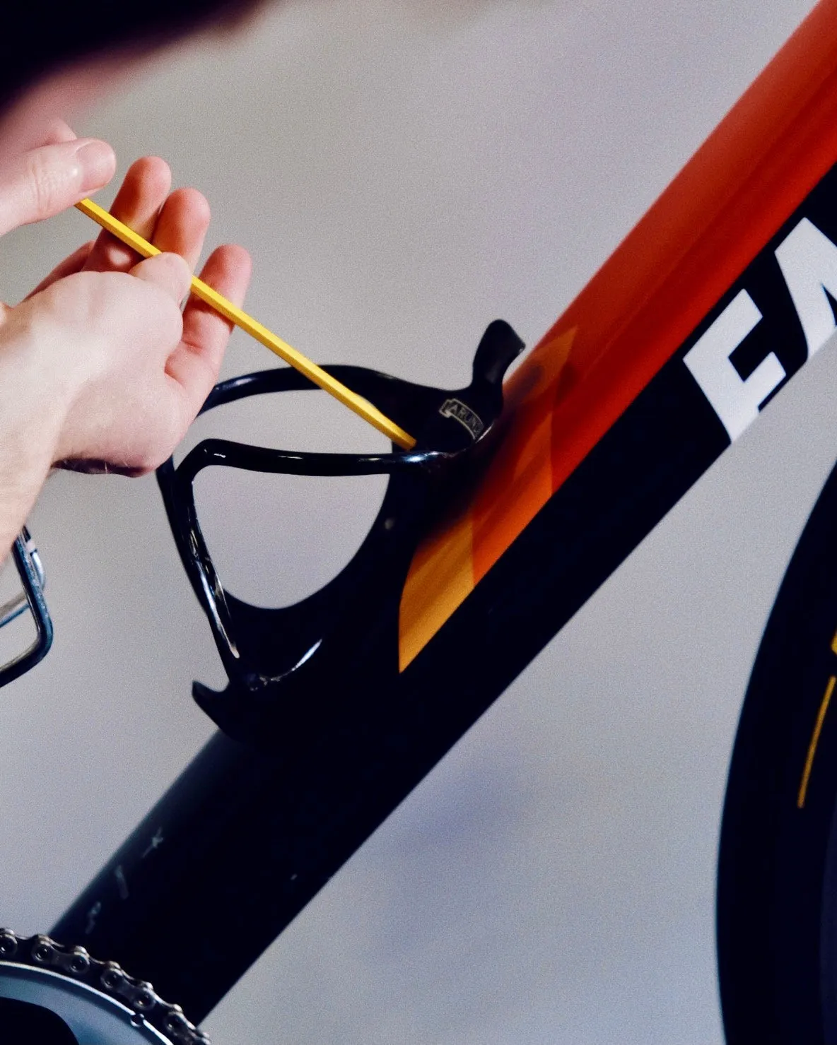 Mandible Bottle Cage - Uni Weave Glossy