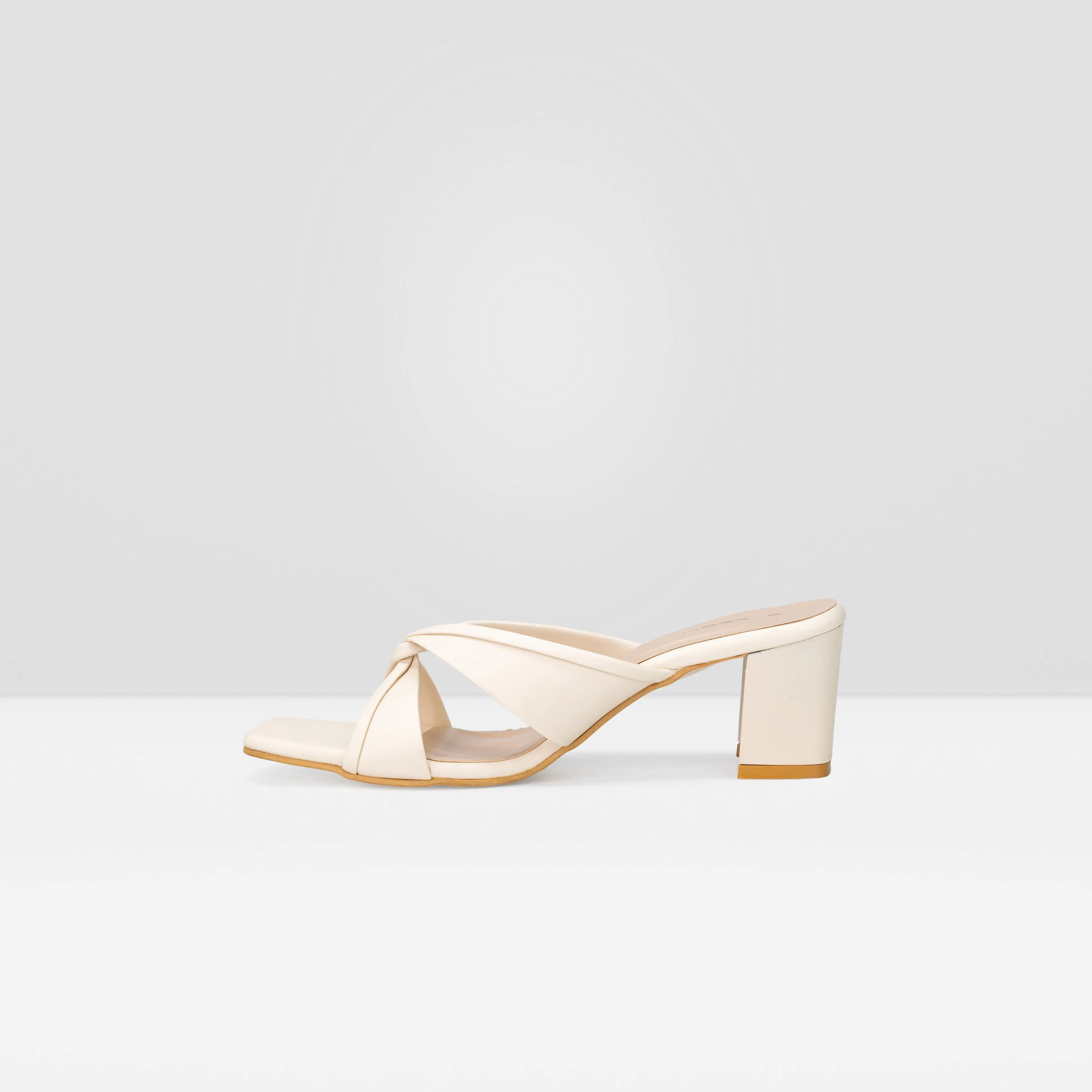 WOMENS BEIGE OPEN TOE BLOCK HEELS CHAPPALS/SANDALS