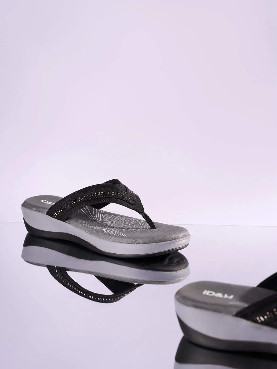 Women's Black Thong Sandals (IU6004)