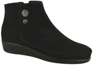 Women's Jade Ankle Boot in Onyx