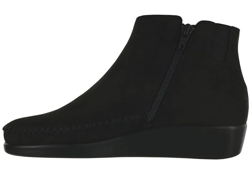 Women's Jade Ankle Boot in Onyx