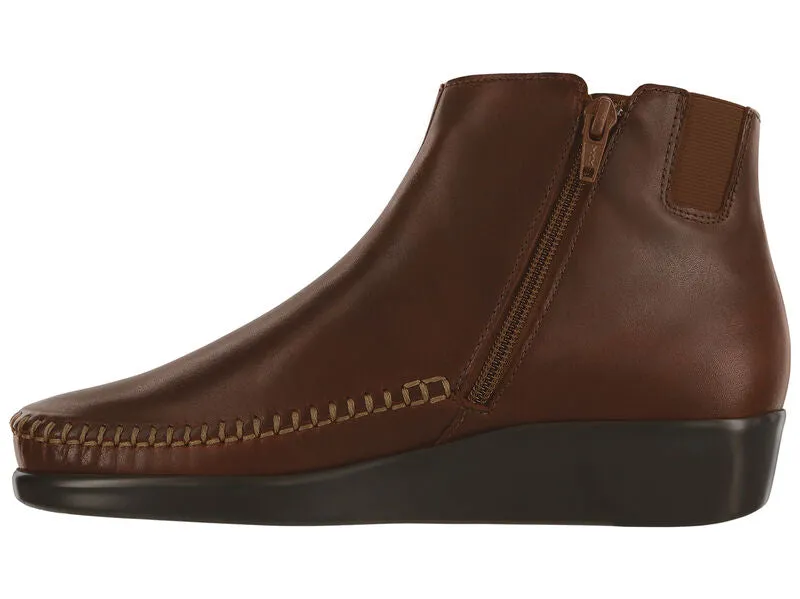 Women's Jade Ankle Boot in Walnut